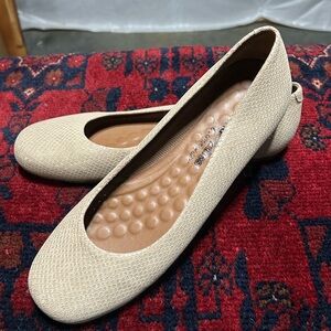 Walking Cradles Textured Cream Flats